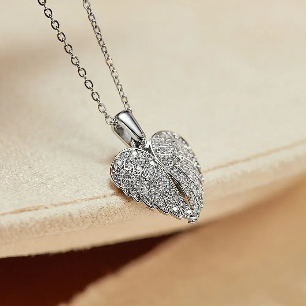 Moving Wings Love Heart Shape Full Bling Zircon Diamonds Pendant Necklaces for Women Girl Birthday Gifts Chain Fashion Jewerly